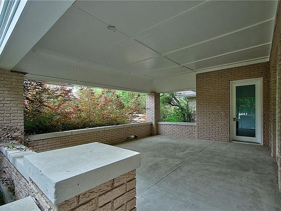 4th image of 902 Stewart Dr