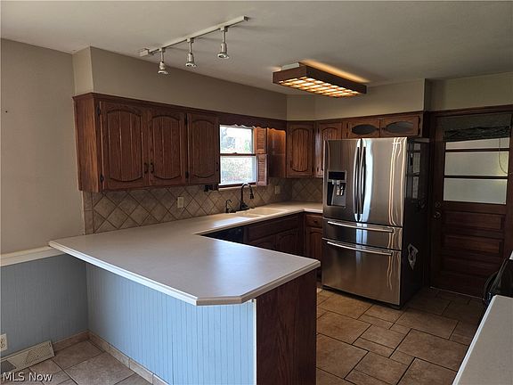 5th image of 2000 Shady Ln