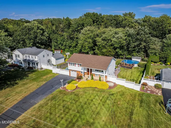 18 Chesapeake Road, Manalapan, NJ 07726