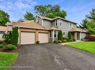 17 Shinnecock Ct, Monroe Township, NJ 08831