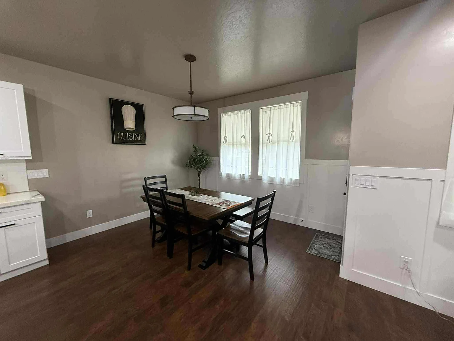 5 bed, 2787 sqft, $7,900 — Photo 3