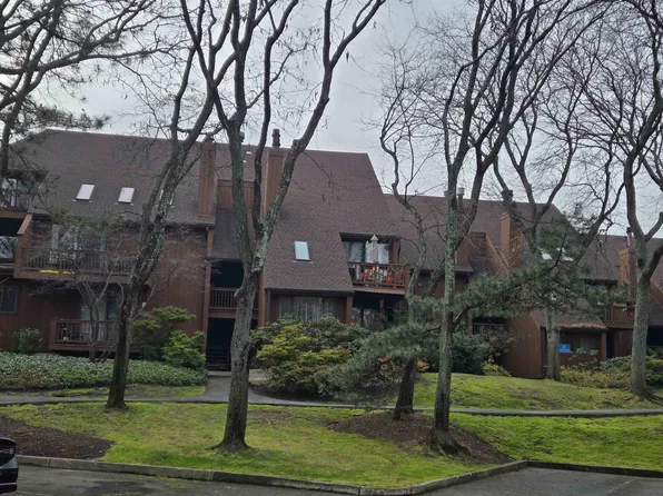 570 Sanderling Court image 2 of 10