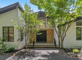 332 Johnston Dr, Watchung, NJ 07069