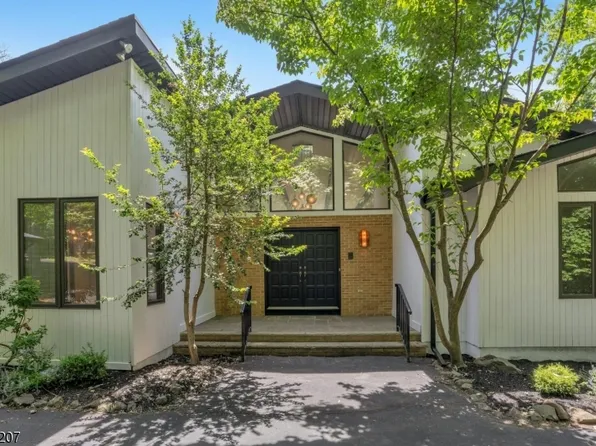 332 Johnston Dr, Watchung Boro, NJ 07069