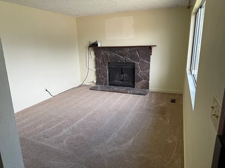 679 Brookside Ct — Photo 2