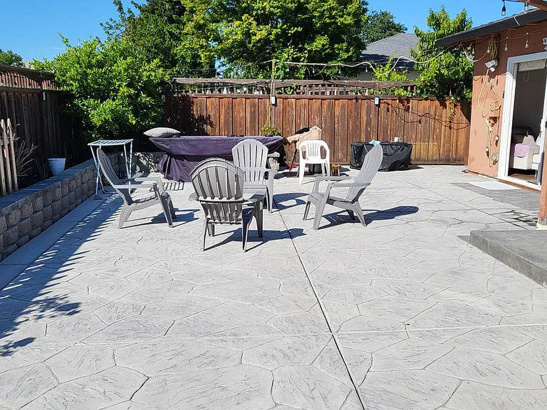 Built-in quartz counter top in the backyard
