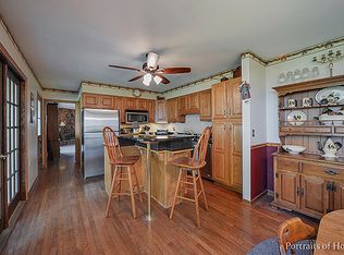 94 Leisure Ln, Oswego, IL 60543
