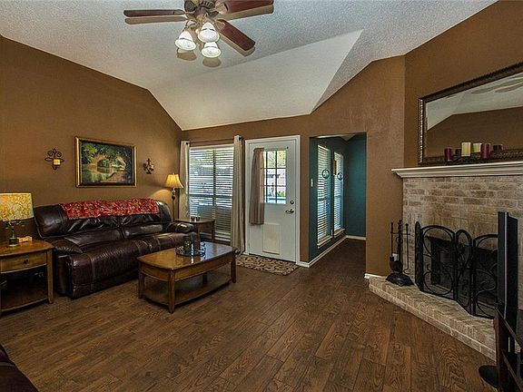 5th image of 1303 Old Knoll Dr