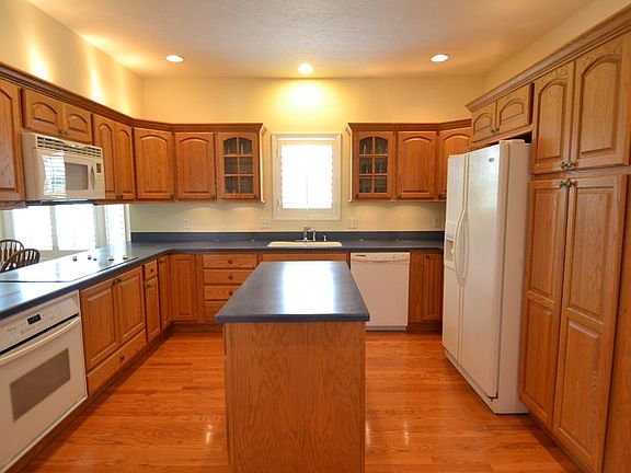 2nd image of 2101 Somerset Dr