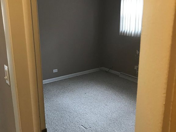 3rd image of 2735 W Balmoral Ave #2