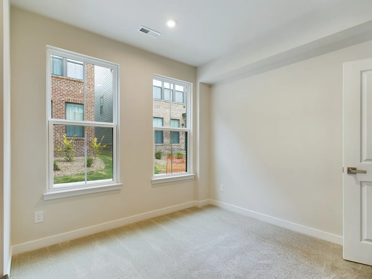 3 bed, 3.5 bath, 1610 sqft, $2,245 — Photo 3