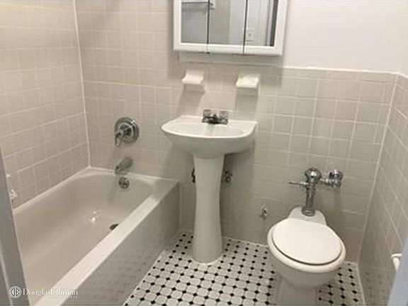 4th image of 4515 48th St APT 1E
