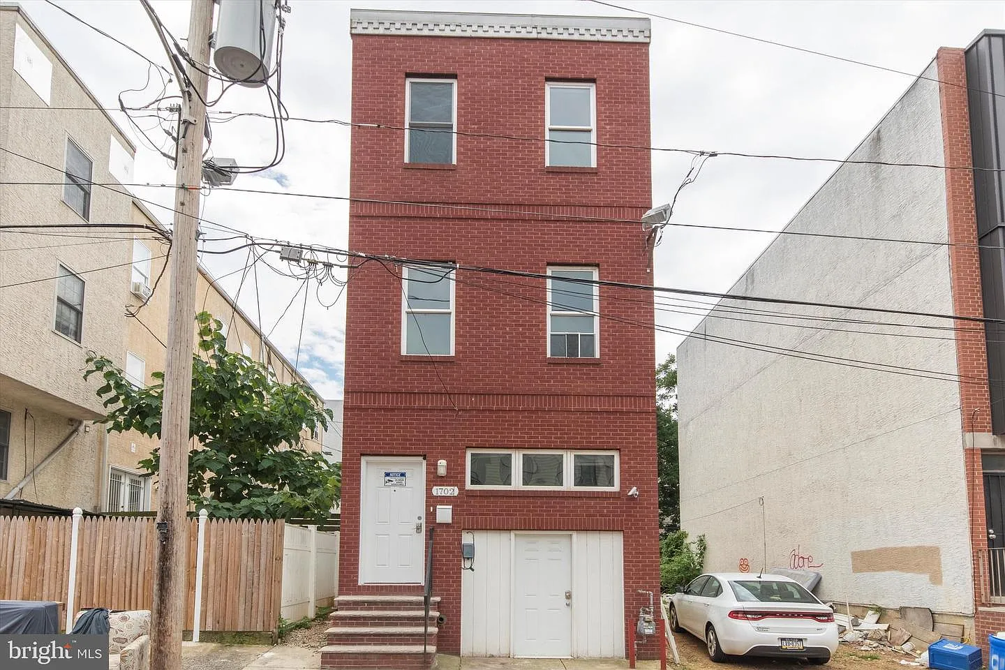 1702 Fontain St photo 1