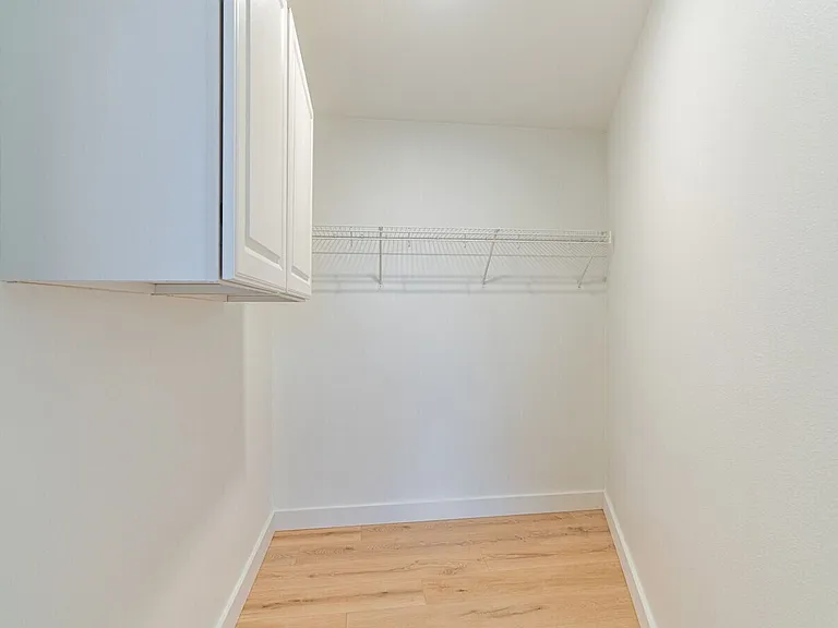 Eastwood Apartments — Photo 95