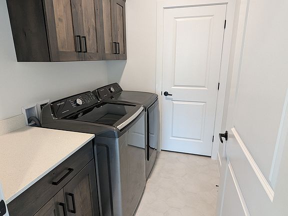 5th image of 693 Taylor Creek Dr #1