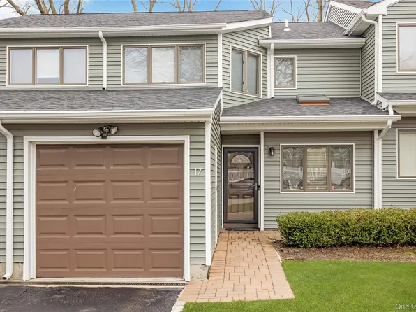 17 Jeremy Circle, Nesconset, NY 11767