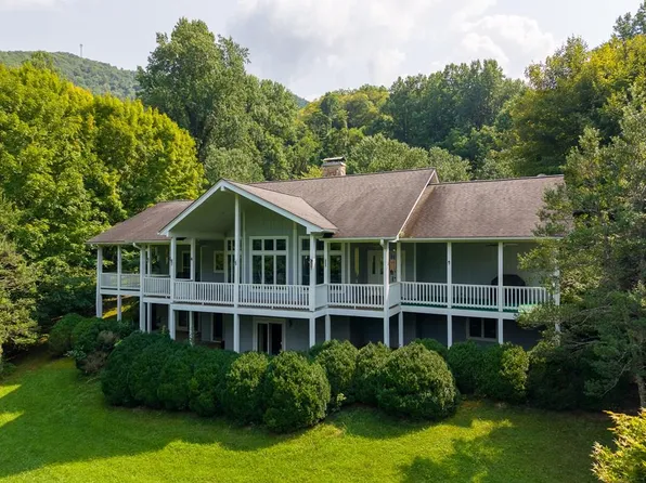 2517 River Rd, Franklin, NC 28734