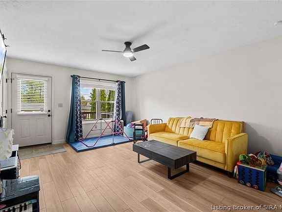 4th image of 3820 Carver Street