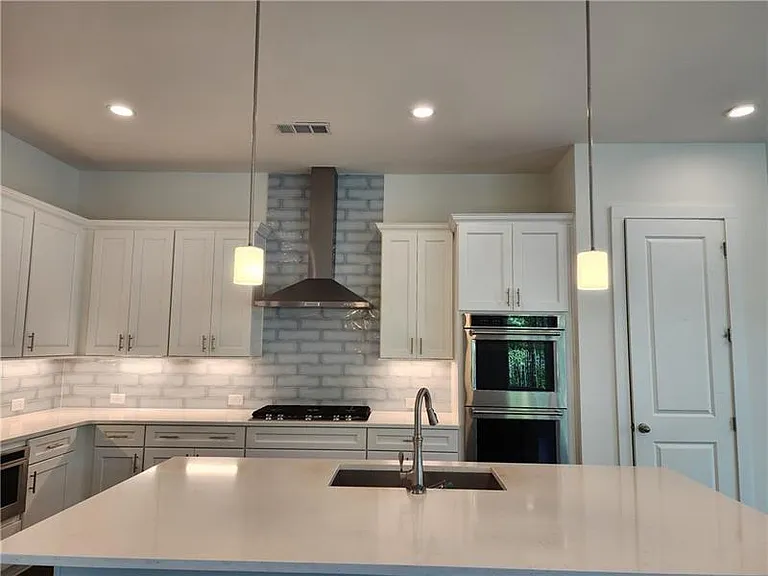 1241 Westshore Dr — Photo 7