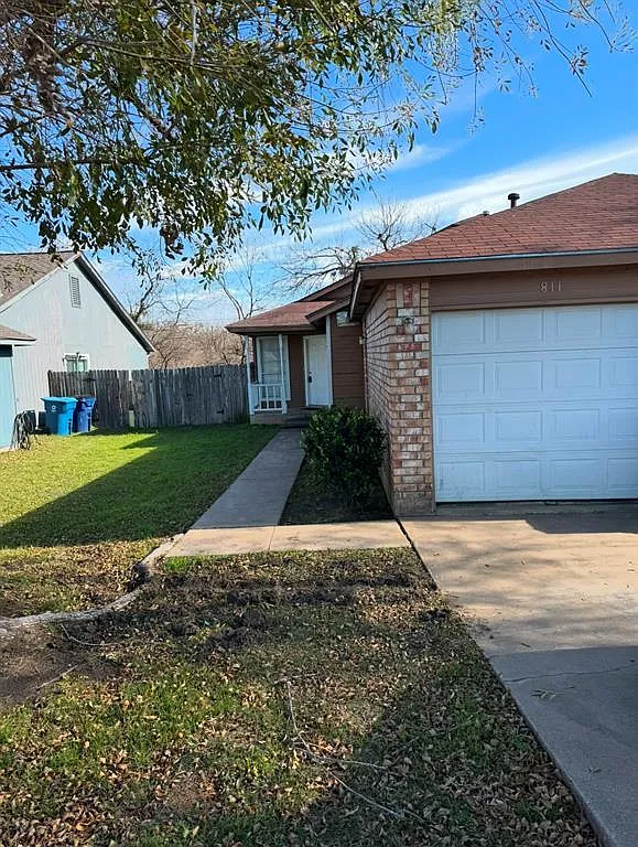 2 bed, 2.0 bath, 888 sqft, $1,290 — Photo 2