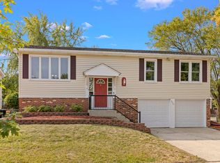 525 Cottonwood Cir, Bolingbrook, IL 60440