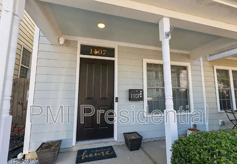 1107 N 27th St — Photo 2