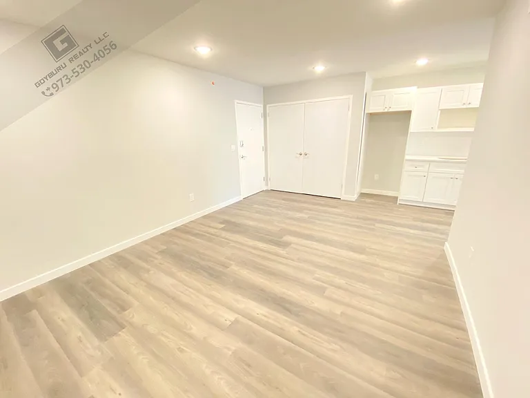 185 Broadway #208 — Photo 3