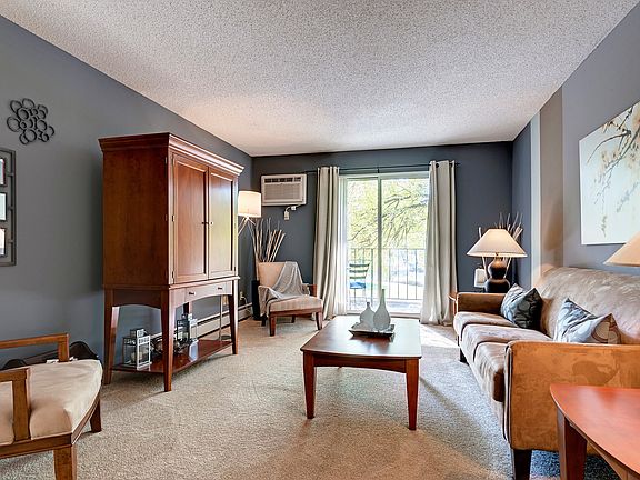 Spacious living room