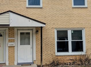 842 Colonial Dr APT B, Wheeling, IL 60090