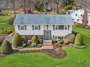 22 Deerwood Dr, New City, NY 10956