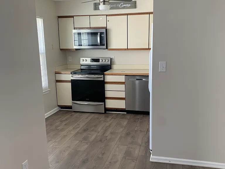 616 Shoreham Ct #202 — Photo 7