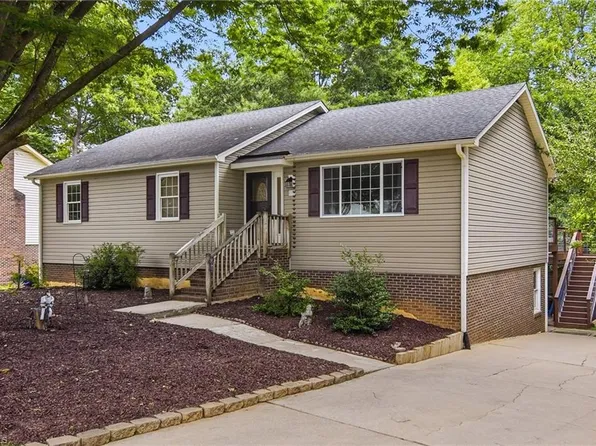 3402 Tagus Dr, Greensboro, NC 27410