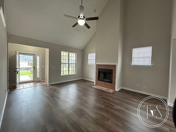3rd image of 1825 Lawnwoods Dr