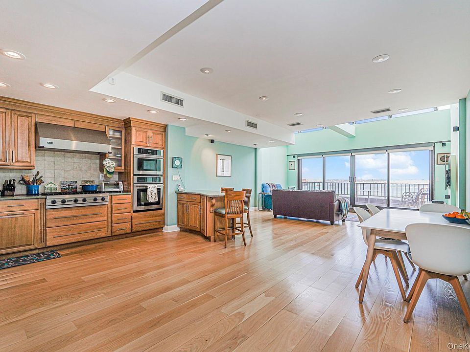 1st image of 10 Bay Street Landing #8D