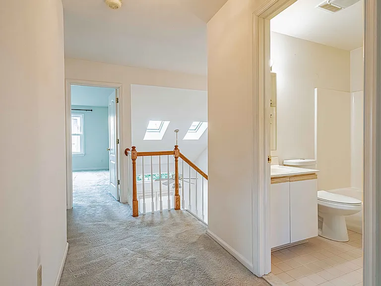 323 Surrey Pl — Photo 10