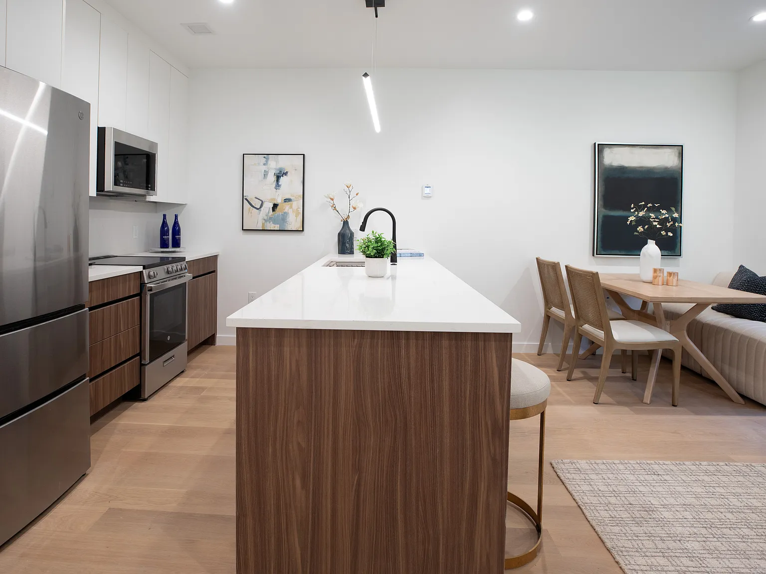 Studio, 566 sqft, $2,800 — Photo 2