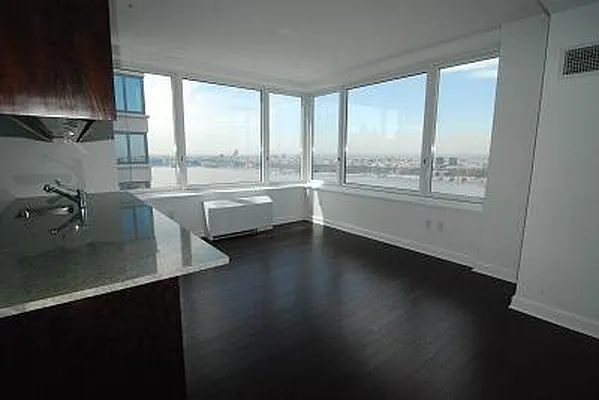 Rented by Nest Seekers International | media 86