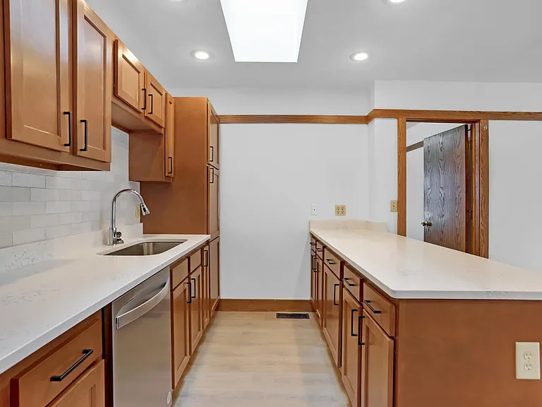 206 W William St #A — Photo 9