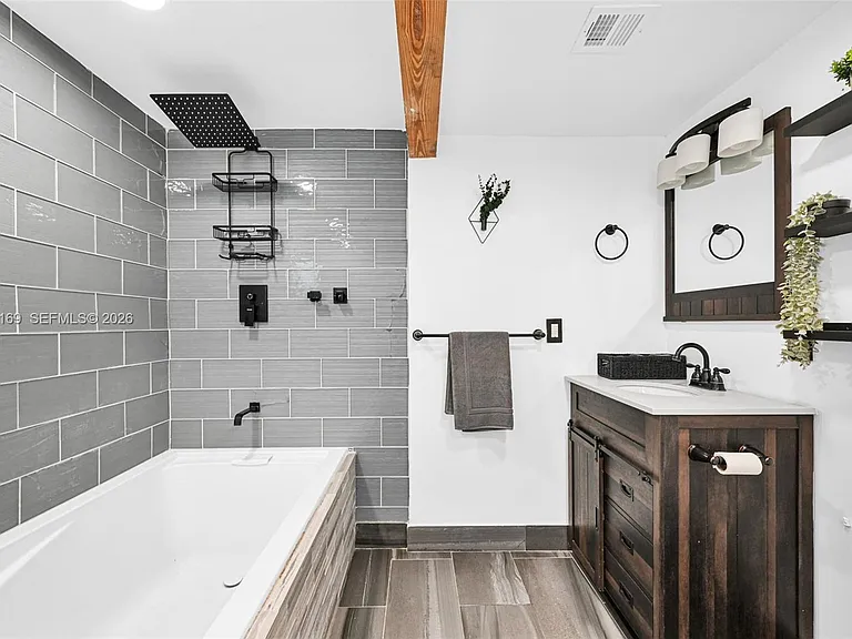 1328 N Andrews Ave — Photo 23