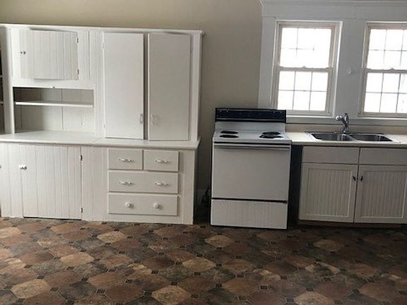 3rd image of 180 Main St APT 2