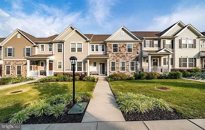 1st image of 733 Sun Valley Ct