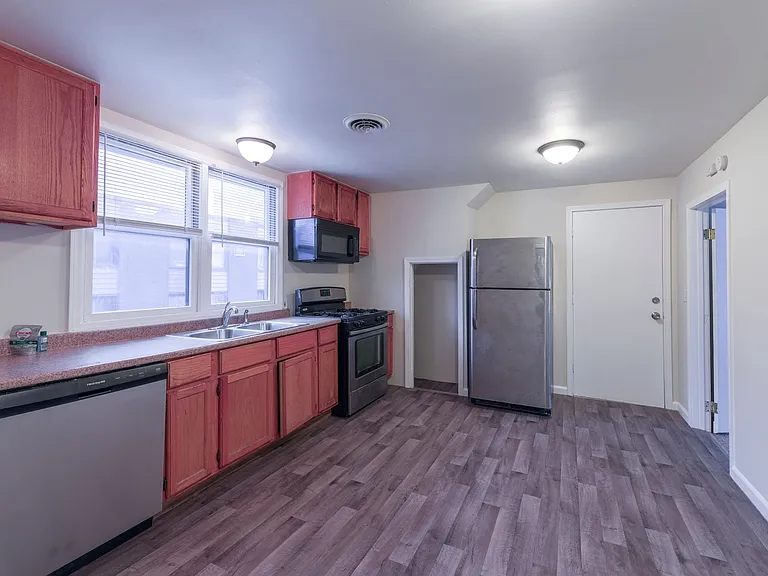 1715 Glenwood Avenue — Photo 1