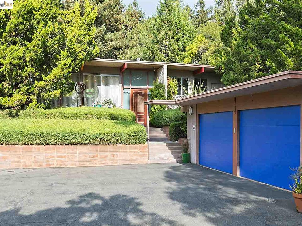1st image of 55 Woodcrest Cir
