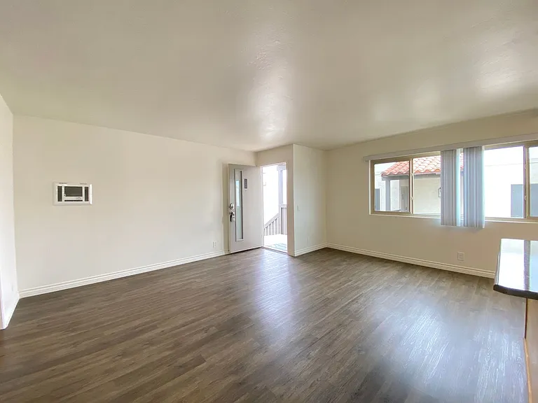 Adams Street Apartments — Photo 3