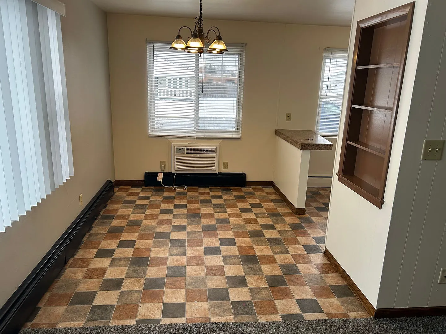 1024 Hunt Ave 2 bed 1 bath — Photo 3