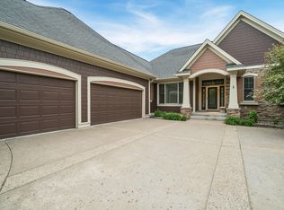1 Pine Rd, North Oaks, MN 55127