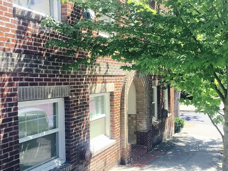 T0108 - Laurelview Apartments — Photo 29