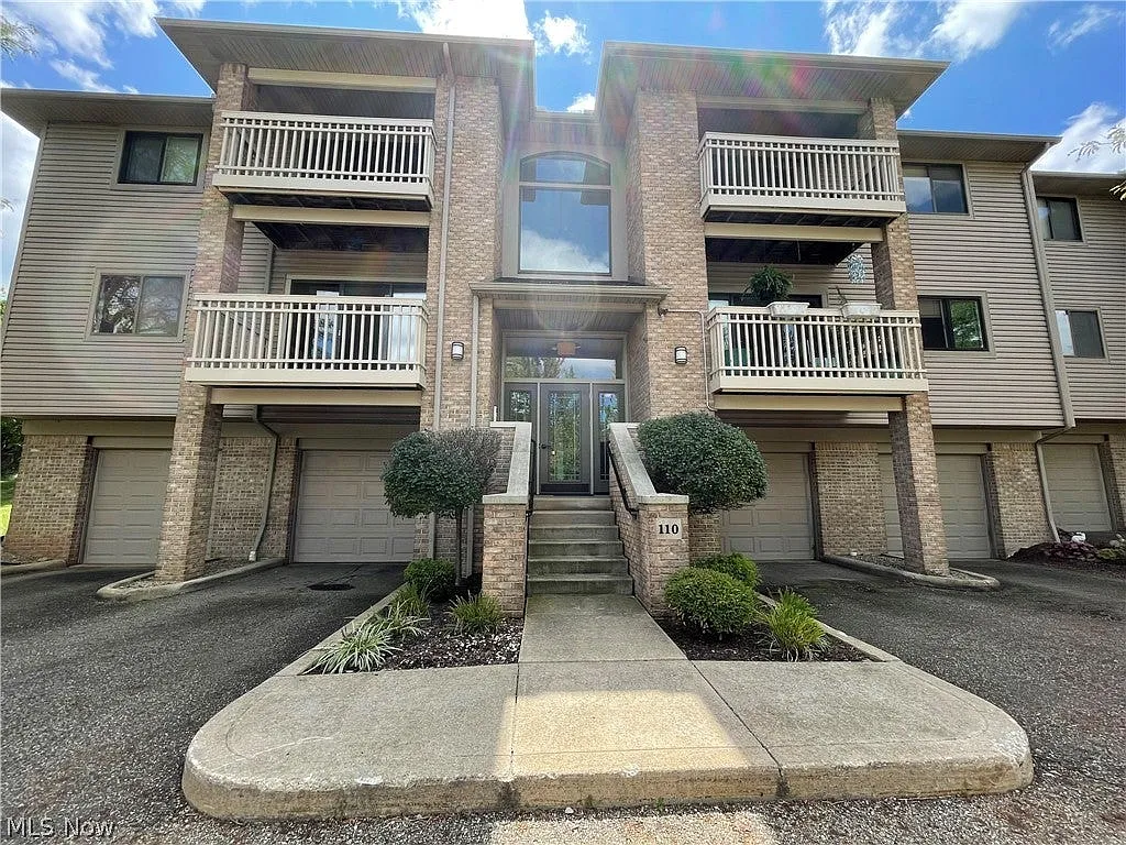 2 bed, 1235 sqft, $2,100 — Photo 1
