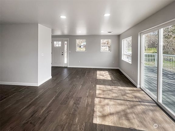 3rd image of 3 Schreiber Avenue