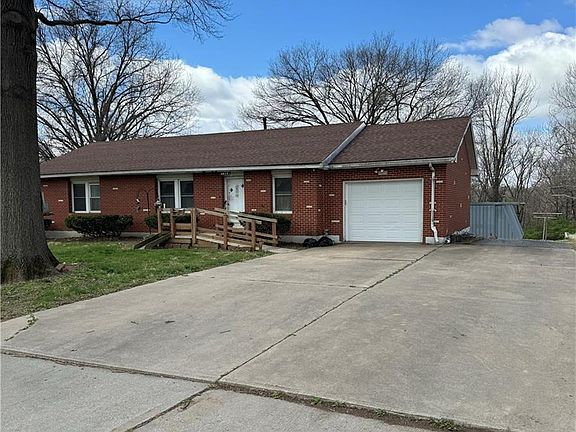 2nd image of 3018 Iowa St